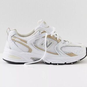 Like new, new balance 530 stoneware/linen colorway. 7.5